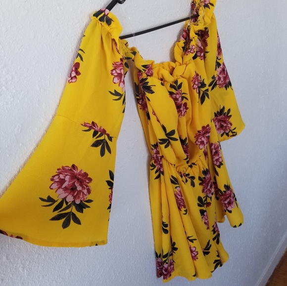 springtime floral off the shoulder romper shorts - Picture 2 of 8